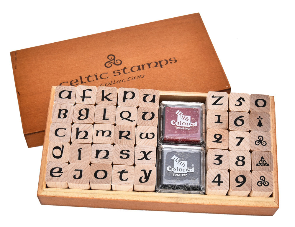 Coffret de 40 Tampons - Alphabet celtique - Kit tampons encreurs